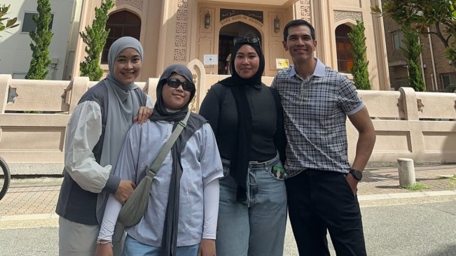 Adrian Maulana dan Keluarga (instagram)